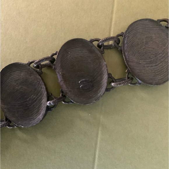 AVON Christmas themed bracelet 9” - Picture 4 of 4